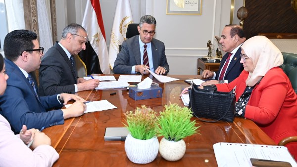 وزير التموين يلتقي أعضاء النواب والشيوخ لبحث تطوير المنظومة وتحسين جودة الخدمات المقدمة للمواطنين