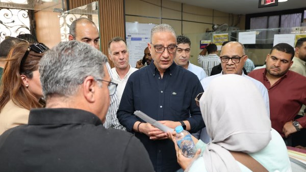 محافظ الجيزة يتابع انتظام العمل بالمركز التكنولوجى لخدمة المواطنين بحى الهرم