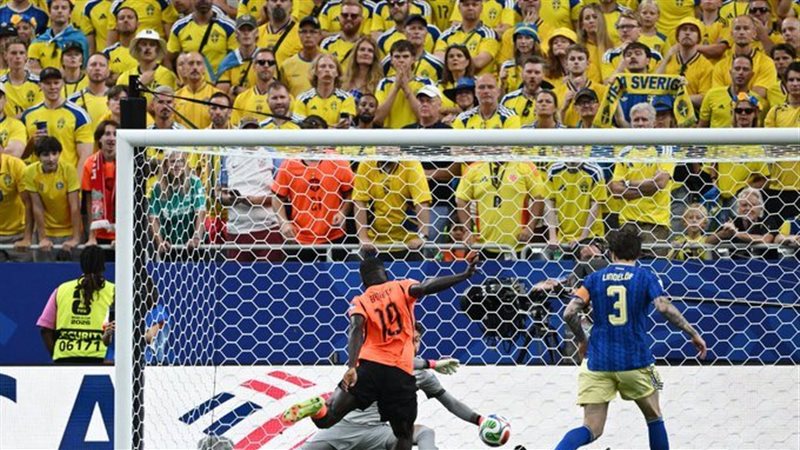 كأس العالم، بروبي يسجل الهدف الأول لهولندا في مرمى السويد