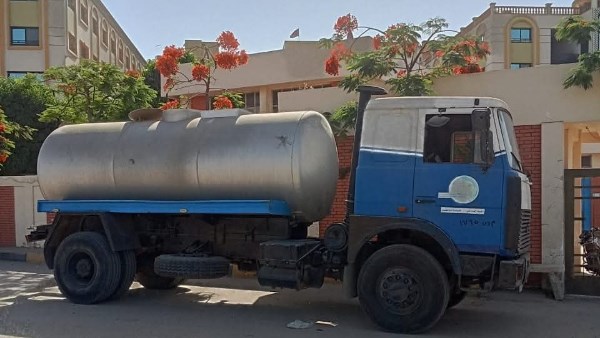 الدفع بسيارتي مياه لمواجهة العطل المفاجئ بشبين الكوم.. ومسئول: عودة المياه خلال ساعة ونصف