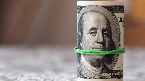 أغلى سعر للدولار اليوم الخميس بالبنوك