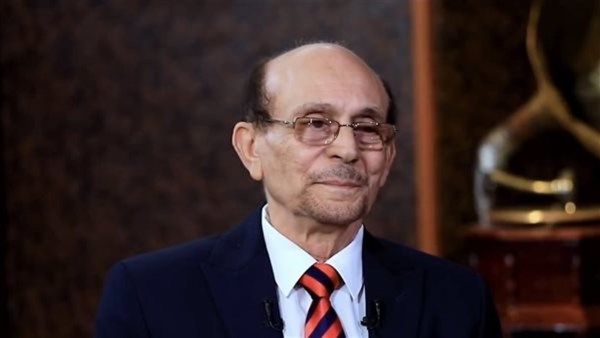 محمد صبحي يكشف سر التحول من «زكي الدبور» إلى «عم أيوب» في 40 ثانية