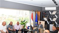 محافظ أسوان ونائب وزير الإسكان يبحثان حلولًا عاجلة لأزمات المياه والصرف وتسريع مشروعات «حياة كريمة»