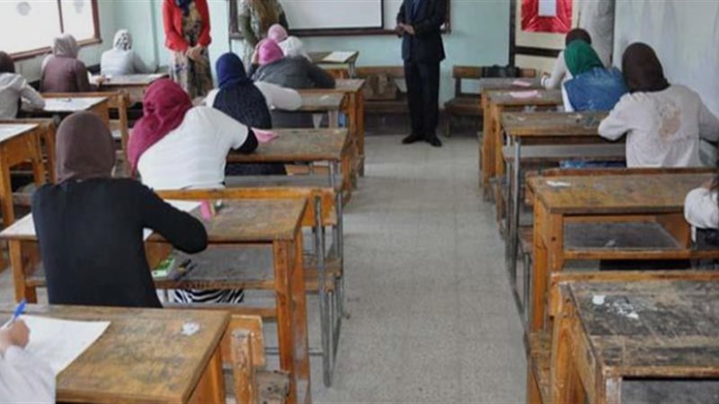 تفاصيل صادمة في واقعة “مفرش السفرة”، عضو كنترول صور امتحان الثانوية مقابل 4 آلاف جنيه