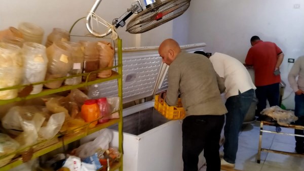 التحفظ على لحوم غير صالحة للاستهلاك في حملة للجنة المرور على المجازر وشوادر اللحوم ببني سويف|صور