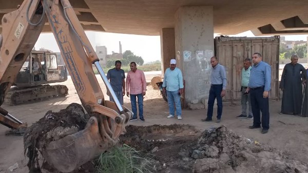 انفجار خط مياه الشرب المغذي لقرية أطسا المحطة بسمالوط في المنيا.. وبدء إصلاحه