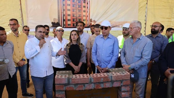 محافظ المنيا يضع حجر أساس مشروع عمارات النخيل بأرض الروبة في مطاي