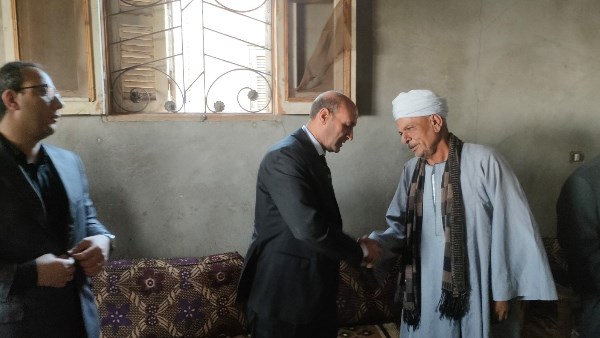 محافظ أسيوط يترأس وفدًا رسميًا وشعبيًا لتقديم العزاء لأسر ضحايا حادث أبنوب| صور
