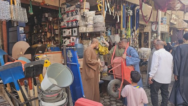 محافظ أسيوط: لا تهاون مع التعديات على حرم الطريق.. وحملات مكثفة لإعادة الانضباط