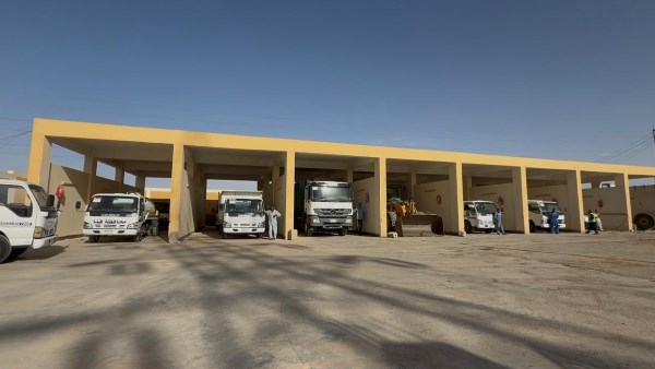 محافظ قنا يوجّه بزيادة أعداد العمالة والسائقين للحملة الميكانيكية بـ «نقادة» | صور