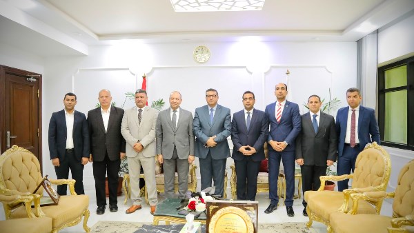 محافظ قنا يبحث التوسع بمشروعات الغاز الطبيعي مع وفد شركة غاز