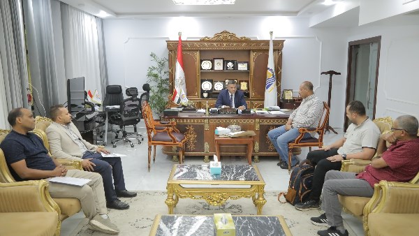 محافظ قنا يتابع مع الري وبحوث النيل إصلاح انهيار جسر طراد النيل بنجع حمادى