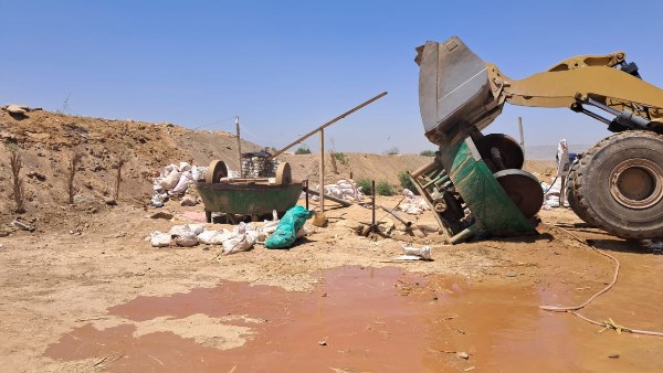 بمساحة 6850 مترًا..إزالة 38 حالة تعدٍ في حملات بقنا ونجع حمادي