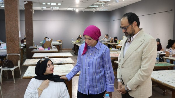 رئيس جامعة الأقصر تتفقد امتحانات نهاية العام بكلية الفنون الجميلة