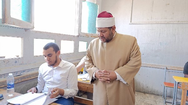 رئيس منطقة أسوان يتابع إنتظام امتحانات الشهادة الثانوية الأزهرية.. شاهد