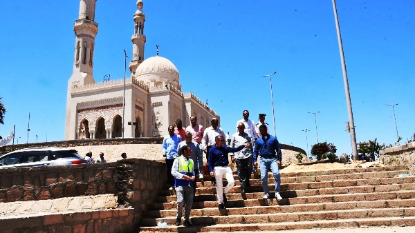 محافظ أسوان يتابع مشروع تطوير مسجد الطابية والمنطقة المحيطة