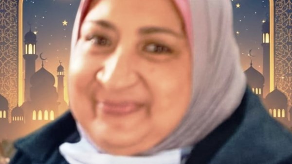 فى لحظات مؤثرة .. أهالي أسوان ينتظرون جثمان معلمة رحلت خلال أداء رسالتها التعليمية