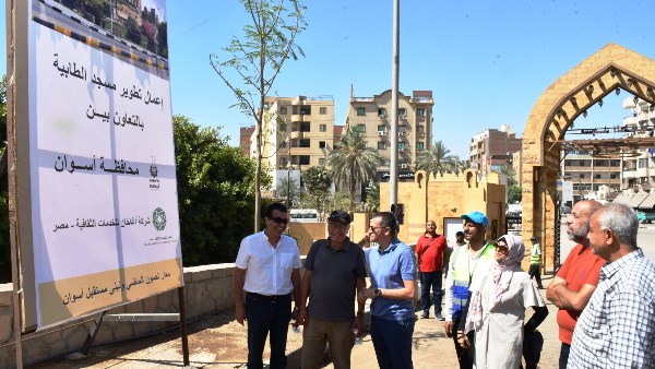 محافظ أسوان يتفقد أعمال تطوير مسجد الطابية والمنطقة المحيطة به .. صور