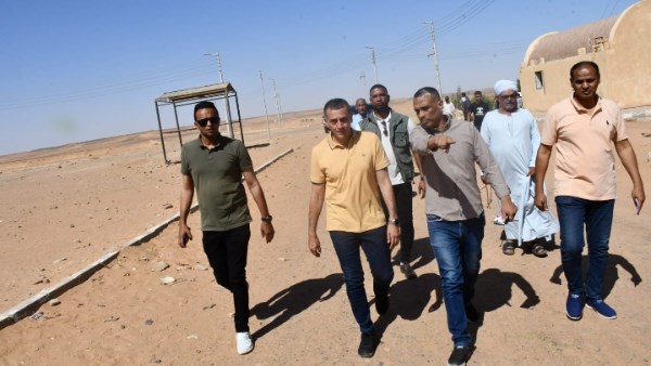 جولة ميدانية مفاجئة لمحافظ أسوان تكشف عن وجود قصور فى الخدمات بقرى العون الغذائى على ضفاف بحيرة ناصر