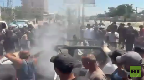 مراسلنا: قتيل بغارة إسرائيلية استهدفت سيارة في دير البلح وسط قطاع غزة