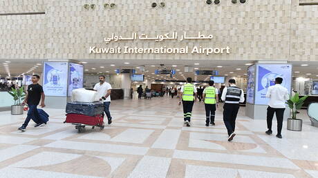 الطيران المدني الكويتي يعلن تفعيل خطة الطوارئ في مطار الكويت بعد استهدافه بطائرات مسيرة إيرانية