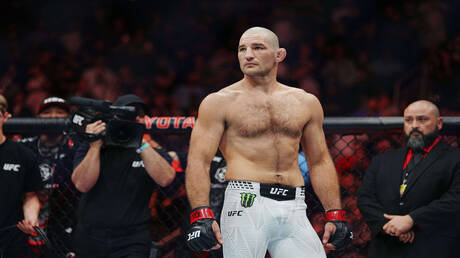 عبارة قالها عن ترامب ونتنياهو تمنع بطل UFC من دخول البيت الأبيض