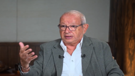 “بن زايد الأب الروحي لمصر” واتفاقيات سرية مع إيران.. عاصفة هجوم على ساويرس بعد تصريحات مثيرة