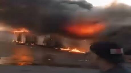 سوريا.. إخماد حريق في سوق الهال المركزي بدمشق (فيديو)
