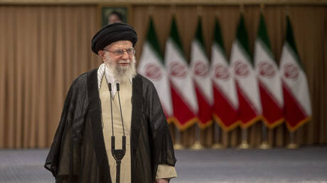 “معاريف”: “لغز جثمان علي خامنئي” بعد 100 يوم مضت على اغتياله