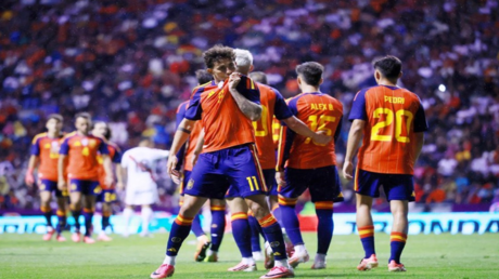 إسبانيا تهزم بيرو في آخر اختبار لها قبل كأس العالم