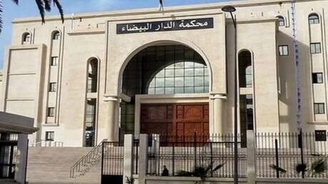 الجزائر.. الادعاء يطلب أحكاما مطولة بالسجن لأعضاء “إمبراطورية فساد” بوزارة التجارة الخارجية