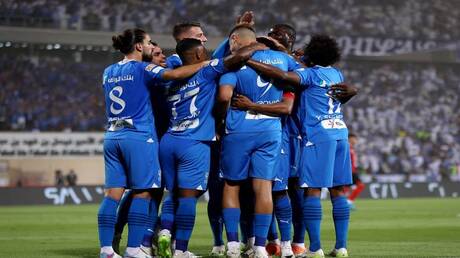 بسبب إشارة مسيئة.. إيقاف مساعد مدرب الهلال السعودي 4 مباريات