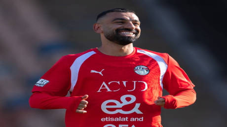 رد صلاح على مشجع مصري بمعسكر كأس العالم يثير تفاعلا.. لماذا ذكر السعودية؟