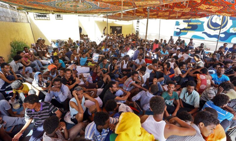 العثور على جثث 15 مهاجراً لفظها البحر شرق ليبيا