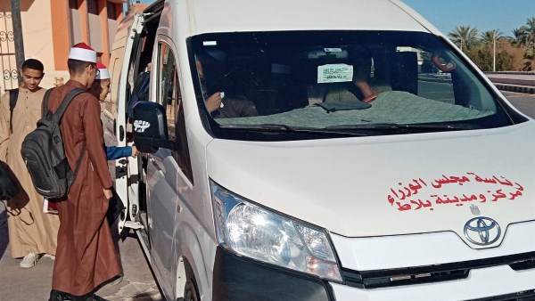 مركز بلاط بالوادي الجديد يوفر وسائل نقل مجانيه لطلاب الثانوية الأزهرية طوال فترة الامتحانات