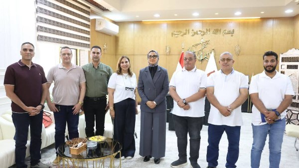 لمتابعة المرحلة الثانية بمشروع الواحات الخضراء.. محافظ الوادي الجديد تلتقي وفد شركة طيران الخدمات البترولية