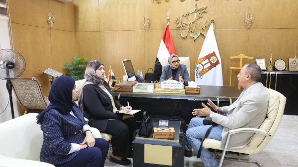 محافظ الوادي الجديد تبحث إنشاء مجمع صناعات غذائية و مدرسة تكنولوجية تطبيقية