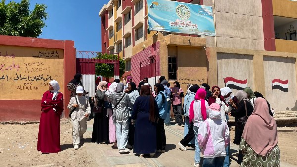 ارتياح بين طلاب الإعدادية بالإسكندرية بعد امتحان اللغة الإنجليزية