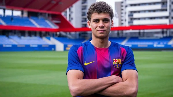 برشلونة الإسباني يخطر الأهلي رسميا بتفعيل بند شراء حمزة عبدالكريم