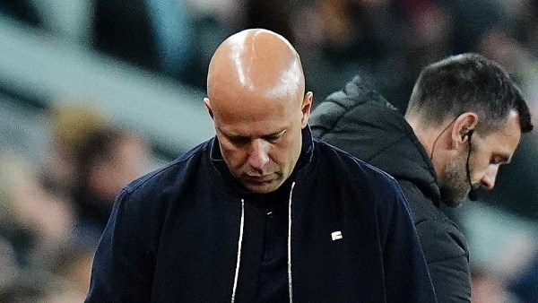 رد صادم من سلوت بعد تلقيه عرضا جديدا للتدريب في الدوري الانجليزي.. ماذا فعل؟