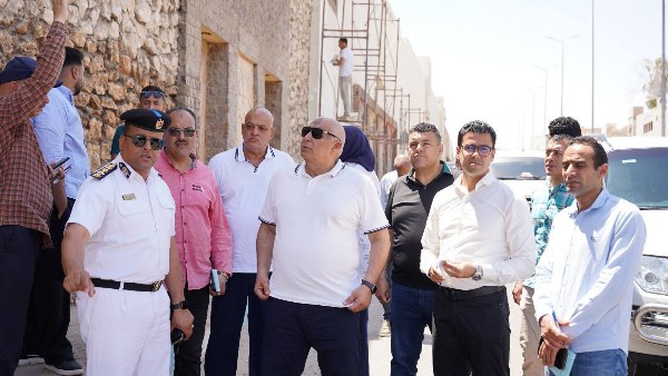 الزملوط يتابع تطوير مدخل مرسى مطروح للتعبير عن هوية المحافظة الحضارية