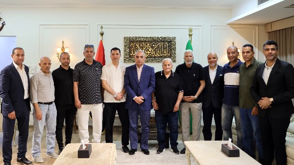 محافظ الإسماعيلية يلتقى قدامى لاعبى الإسماعيلى ويؤكد: الحفاظ على مصلحة النادى و هويته أساس الحوار