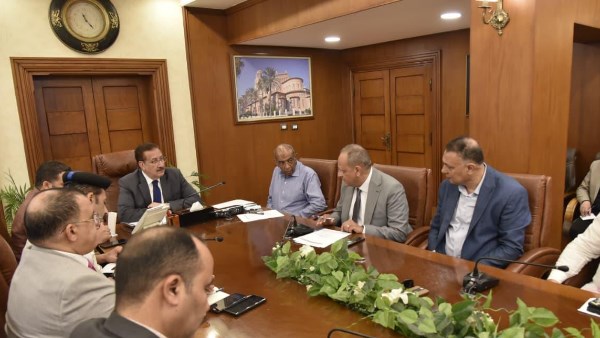 محافظ بورسعيد يعقد اجتماعا لمتابعة استعدادات امتحانات الثانوية العامة