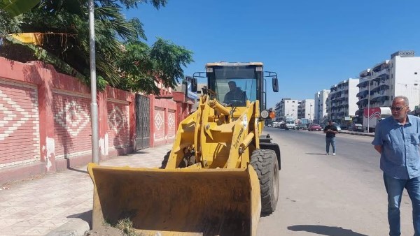 تكثيف أعمال النظافة ورفع المخلفات بالشوارع والميادين ومحيط المدارس ولجان الامتحانات فى بورسعيد