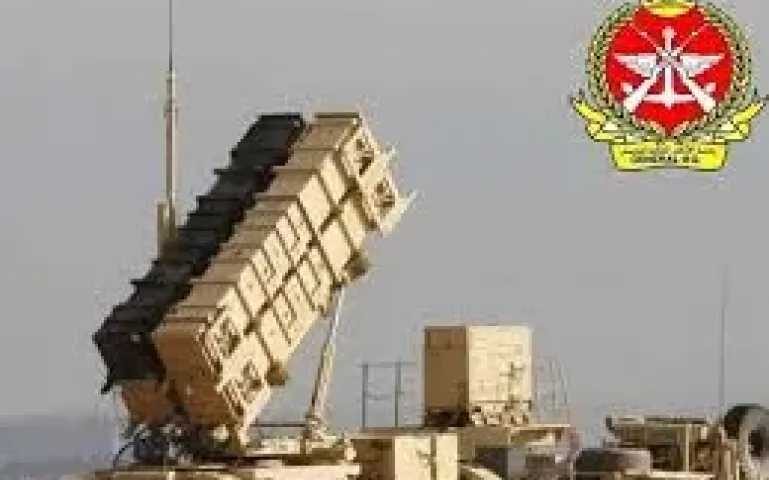 الدفاعات الجوية تتصدى لهجمات صاروخية ومسيرات معادية