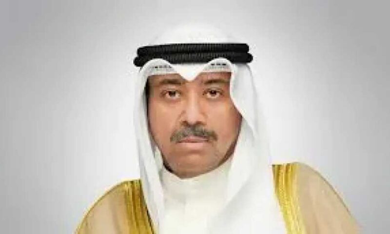 وزير الدفاع الكويتى يزور المصابين جراء استهداف المطار للاطمئنان على حالتهم الصحية