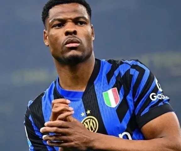 لن تصدق.. سبب إنهاء ريال مدريد صفقة دومفريس في أقل من 24 ساعة