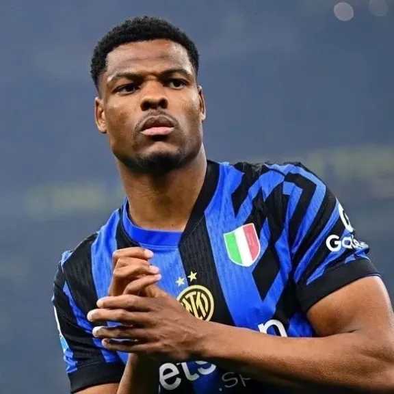 لن تصدق.. سبب إنهاء ريال مدريد صفقة دومفريس في أقل من 24 ساعة