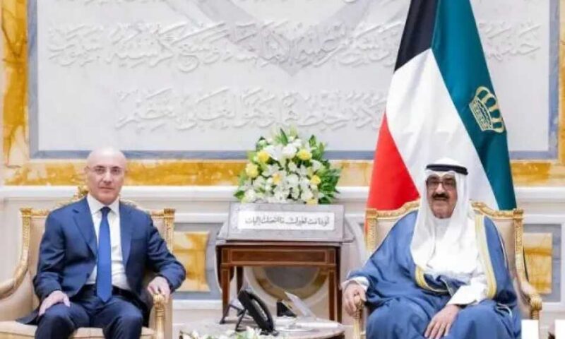 أمير دولة الكويت يستقبل وزير الداخلية والبلديات بالجمهورية اللبنانية