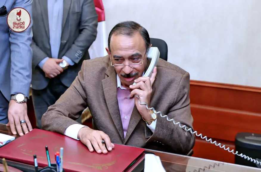 محافظ سوهاج يهنئ الأول على مستوى الشهادة الإعدادية هاتفيًا ويشيد بتفوقه